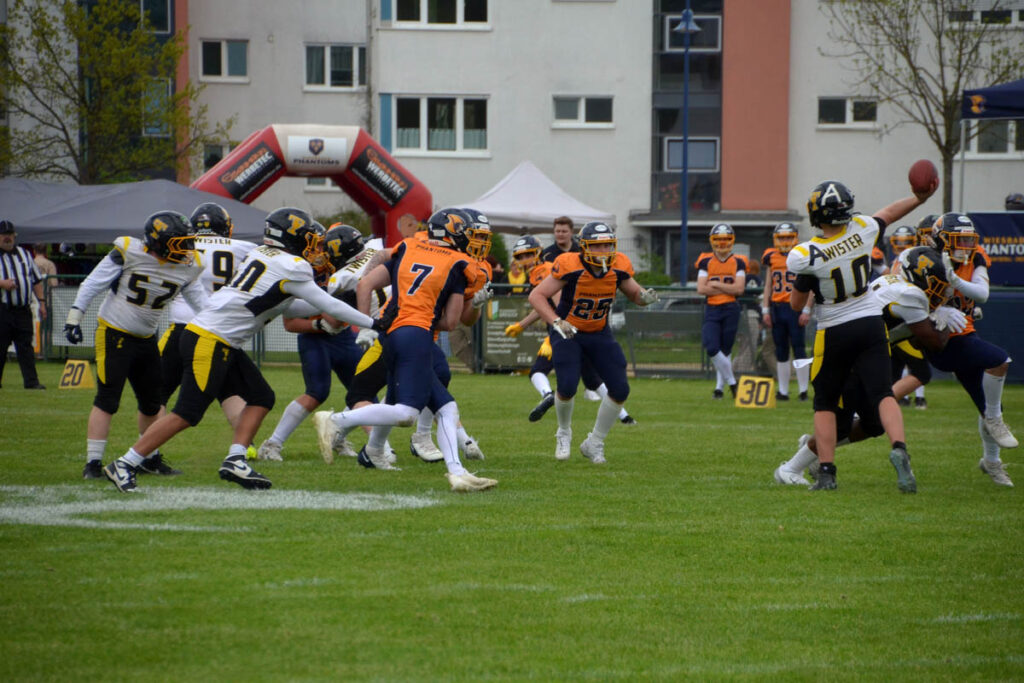 Wiesbaden Pantoms, Holzgerlingen Twister, German Football Network, GFN, German Football League, AFVD, GFL, DFFL, AFBÖ, AFLE, EFA, ELF, American Football, NFL, Football is family