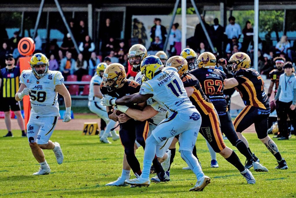 Hildesheim Invaders, Regensburg Phoenix, American Football, AFVD, American Football Verband Deutschland, GFL, German Football League, GFL2, Regionalliga, German Football Network,